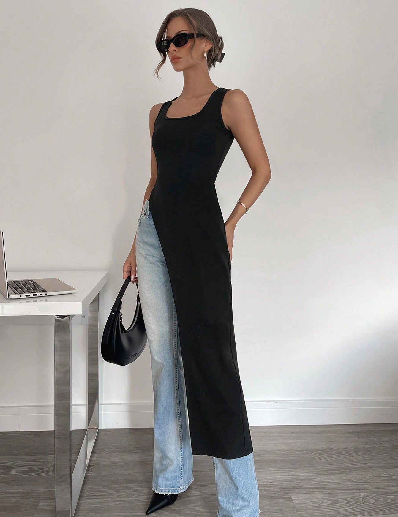 StylishelongatedT-shirtwithaslimfitandU-neck_3.jpg