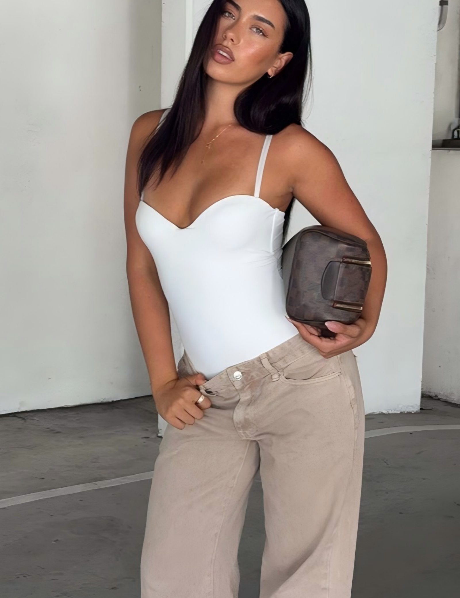white-cami-bodysuit-summer-vacation-style_2.png